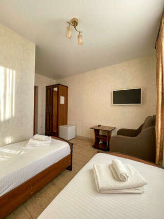 Гостиница Лина Адлер Трехместный номер «Комфорт»-3