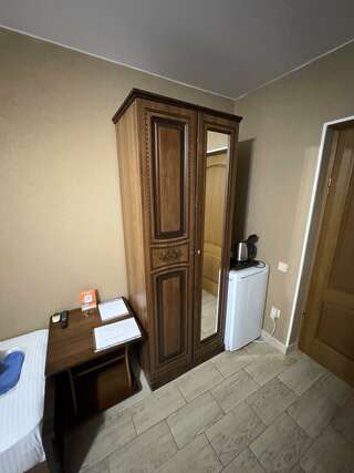 Гостиница Лина Адлер Трехместный номер «Комфорт»-11