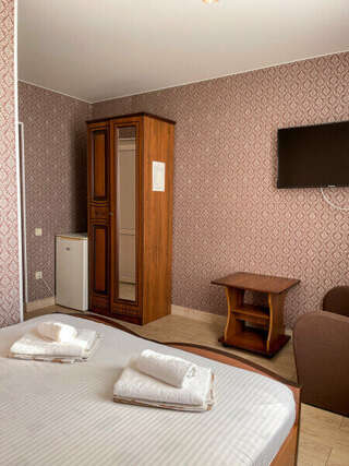 Гостиница Лина Адлер Трехместный номер «Комфорт»-7