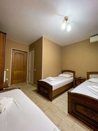 Гостиница Лина Адлер Трехместный номер «Комфорт»-5